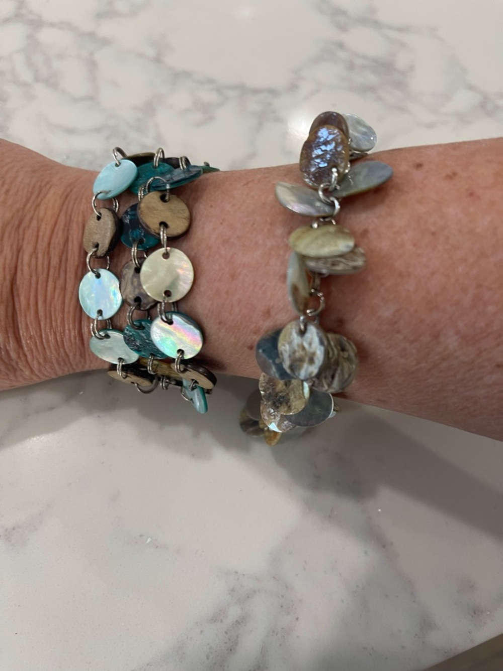 Set of 5 Bracelets and one pair of dangly shell Earrings.  Green/Yellow tones - Picture 7 of 14